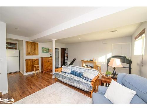 40 Glenwood Drive, Huntsville, ON - Indoor Photo Showing Bedroom