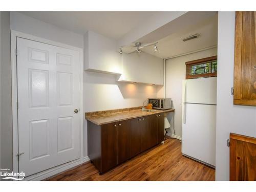 40 Glenwood Drive, Huntsville, ON - Indoor Photo Showing Kitchen