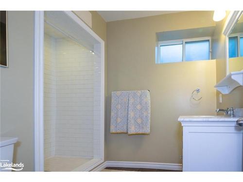 40 Glenwood Drive, Huntsville, ON - Indoor Photo Showing Bathroom