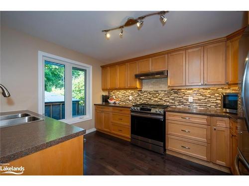 40 Glenwood Drive, Huntsville, ON - Indoor Photo Showing Kitchen With Double Sink