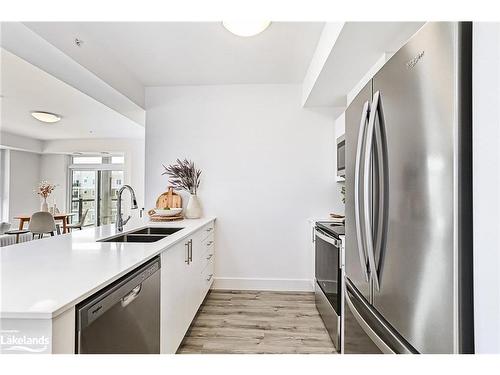 324-4 Kimberly Lane, Collingwood, ON - Indoor Photo Showing Kitchen With Double Sink With Upgraded Kitchen