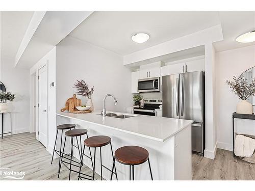 324-4 Kimberly Lane, Collingwood, ON - Indoor Photo Showing Kitchen With Double Sink With Upgraded Kitchen