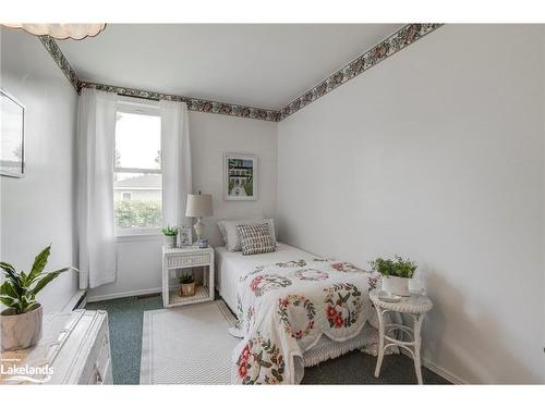 17 Edward Street, Penetanguishene, ON - Indoor Photo Showing Bedroom