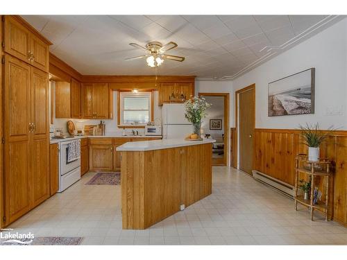 17 Edward Street, Penetanguishene, ON - Indoor Photo Showing Kitchen