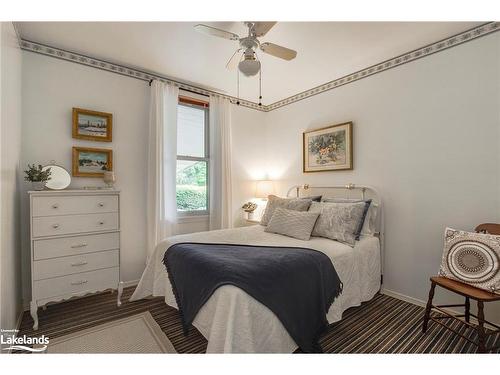 17 Edward Street, Penetanguishene, ON - Indoor Photo Showing Bedroom