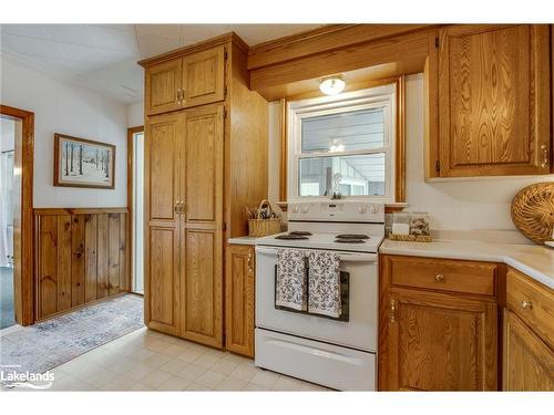 17 Edward Street, Penetanguishene, ON - Indoor Photo Showing Kitchen