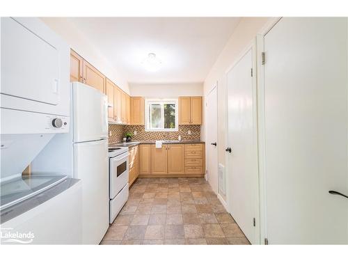 36 West Elliott Street, Huntsville, ON - Indoor Photo Showing Kitchen