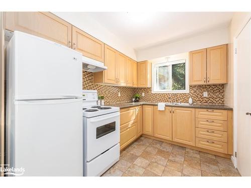 36 West Elliott Street, Huntsville, ON - Indoor Photo Showing Kitchen