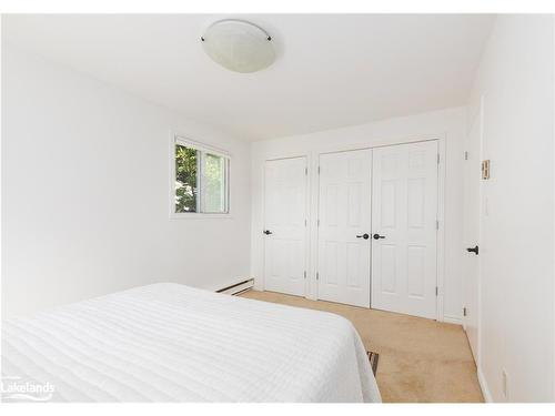 36 West Elliott Street, Huntsville, ON - Indoor Photo Showing Bedroom