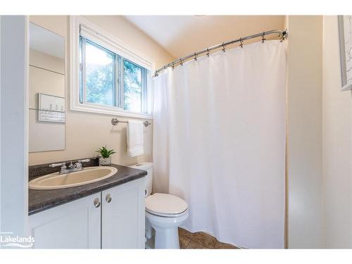 36 West Elliott Street, Huntsville, ON - Indoor Photo Showing Bathroom