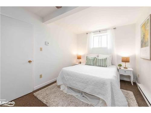 36 West Elliott Street, Huntsville, ON - Indoor Photo Showing Bedroom