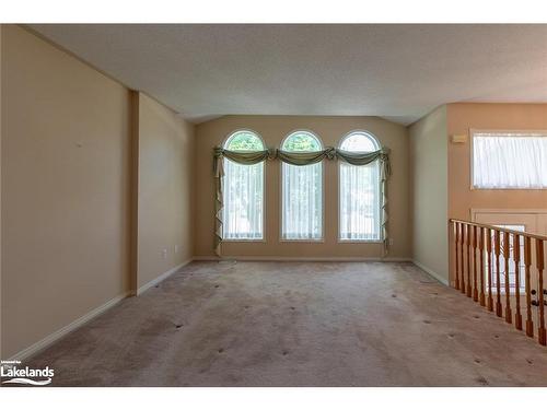 121 Fernbrook Drive, Wasaga Beach, ON - Indoor Photo Showing Other Room