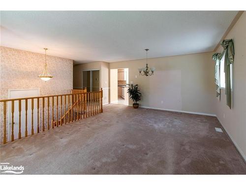 121 Fernbrook Drive, Wasaga Beach, ON - Indoor Photo Showing Other Room