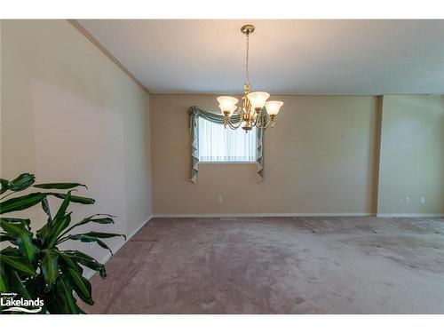 121 Fernbrook Drive, Wasaga Beach, ON - Indoor Photo Showing Other Room