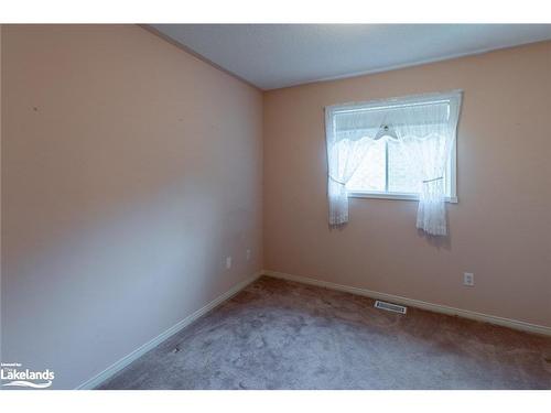 121 Fernbrook Drive, Wasaga Beach, ON - Indoor Photo Showing Other Room