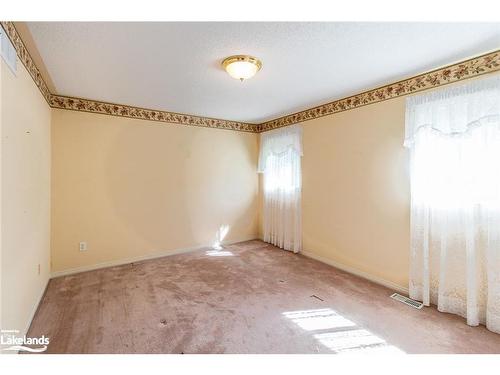 121 Fernbrook Drive, Wasaga Beach, ON - Indoor Photo Showing Other Room