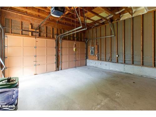 121 Fernbrook Drive, Wasaga Beach, ON - Indoor Photo Showing Garage