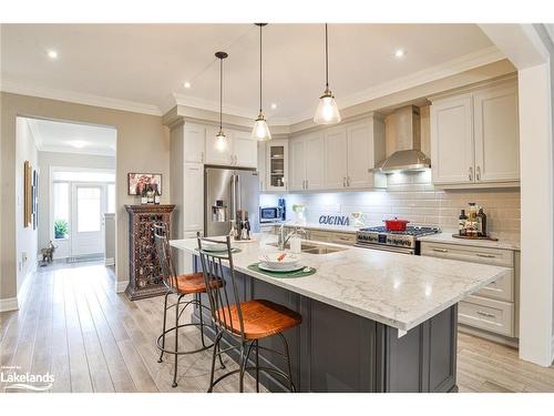 6 Hunter Place, Bracebridge, ON - Indoor Photo Showing Kitchen With Upgraded Kitchen