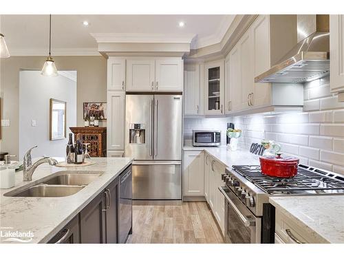 6 Hunter Place, Bracebridge, ON - Indoor Photo Showing Kitchen With Double Sink With Upgraded Kitchen