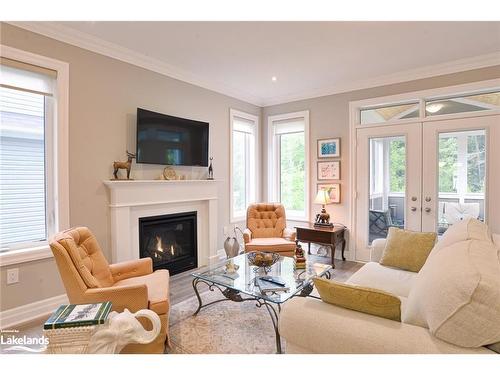 6 Hunter Place, Bracebridge, ON - Indoor Photo Showing Living Room With Fireplace