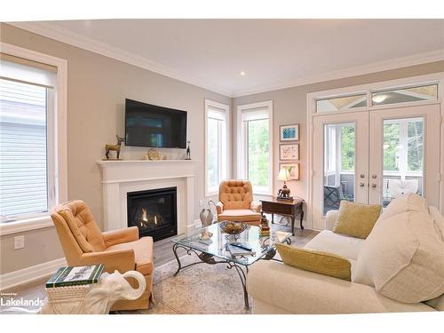 6 Hunter Place, Bracebridge, ON - Indoor Photo Showing Living Room With Fireplace