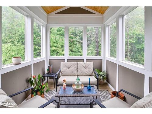 6 Hunter Place, Bracebridge, ON - Indoor Photo Showing Living Room