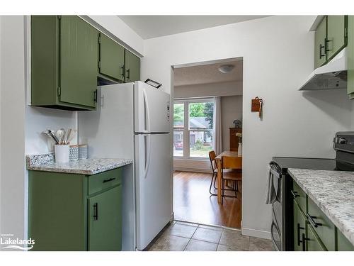 160 Melrose Avenue, Wasaga Beach, ON - Indoor Photo Showing Kitchen