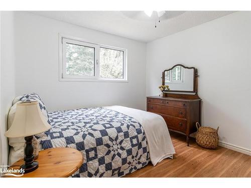 160 Melrose Avenue, Wasaga Beach, ON - Indoor Photo Showing Bedroom