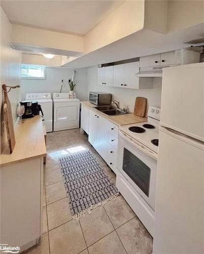 160 Melrose Avenue, Wasaga Beach, ON - Indoor Photo Showing Kitchen With Double Sink