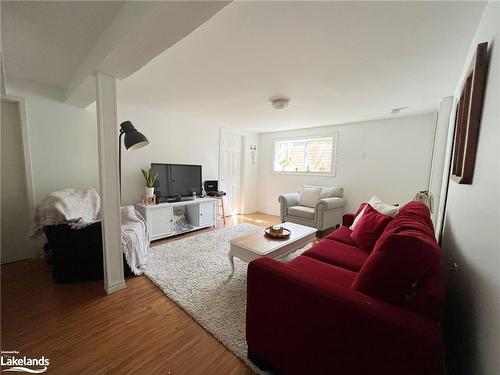 160 Melrose Avenue, Wasaga Beach, ON - Indoor Photo Showing Living Room