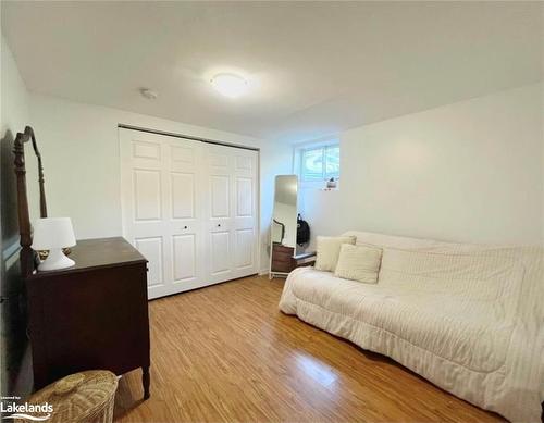 160 Melrose Avenue, Wasaga Beach, ON - Indoor Photo Showing Bedroom