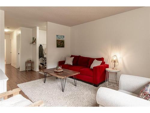 160 Melrose Avenue, Wasaga Beach, ON - Indoor Photo Showing Living Room