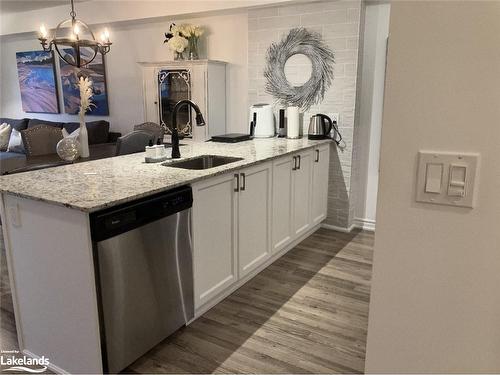 104-7 Anchorage Crescent, Collingwood, ON - Indoor Photo Showing Kitchen