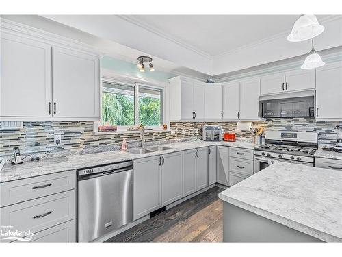 225 Christopher Street, Stayner, ON - Indoor Photo Showing Kitchen With Double Sink With Upgraded Kitchen