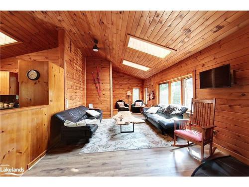 569263 6Th Sideroad, The Blue Mountains, ON - Indoor Photo Showing Living Room