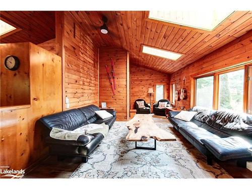 569263 6Th Sideroad, The Blue Mountains, ON - Indoor Photo Showing Living Room