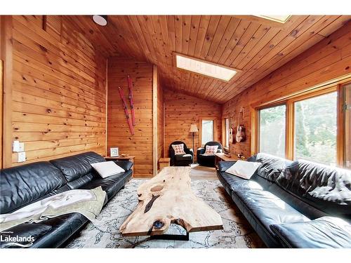 569263 6Th Sideroad, The Blue Mountains, ON - Indoor Photo Showing Living Room