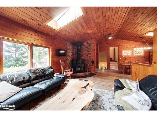 569263 6Th Sideroad, The Blue Mountains, ON - Indoor Photo Showing Living Room