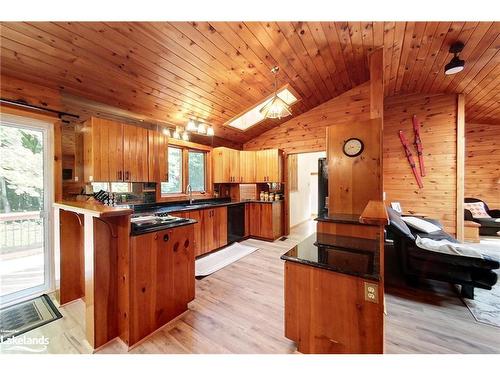 569263 6Th Sideroad, The Blue Mountains, ON - Indoor Photo Showing Kitchen