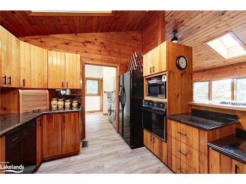 569263 6Th Sideroad, The Blue Mountains, ON - Indoor Photo Showing Kitchen