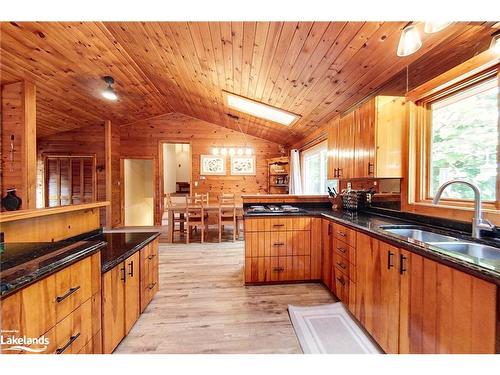 569263 6Th Sideroad, The Blue Mountains, ON - Indoor Photo Showing Kitchen With Double Sink