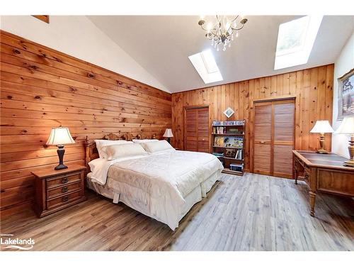 569263 6Th Sideroad, The Blue Mountains, ON - Indoor Photo Showing Bedroom