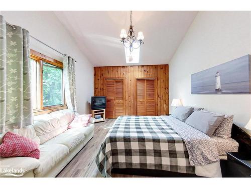 569263 6Th Sideroad, The Blue Mountains, ON - Indoor Photo Showing Bedroom