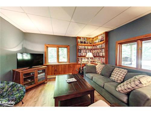 569263 6Th Sideroad, The Blue Mountains, ON - Indoor Photo Showing Living Room