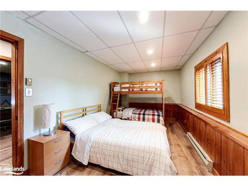 569263 6Th Sideroad, The Blue Mountains, ON - Indoor Photo Showing Bedroom