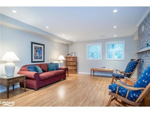 1 Shields Lane, Kawartha Lakes, ON - Indoor Photo Showing Living Room