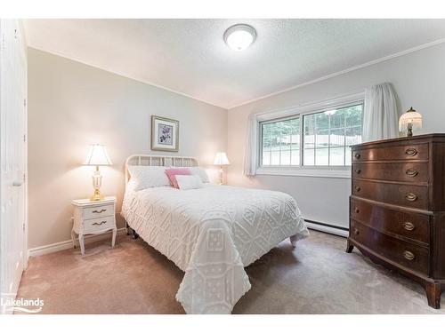 15 Wilshier Boulevard, Bracebridge, ON - Indoor Photo Showing Bedroom