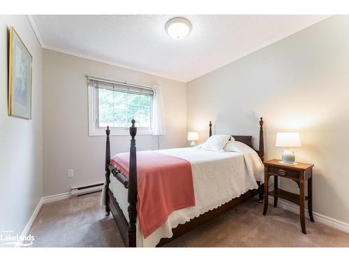 15 Wilshier Boulevard, Bracebridge, ON - Indoor Photo Showing Bedroom