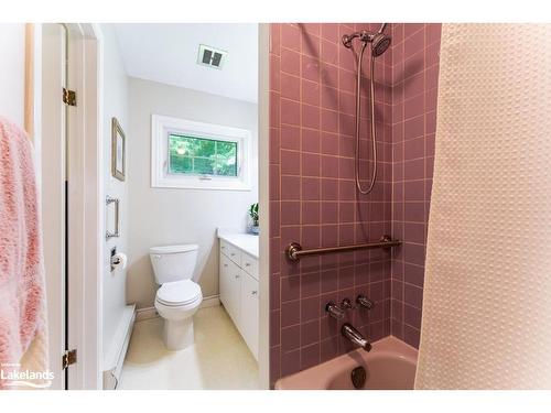 15 Wilshier Boulevard, Bracebridge, ON - Indoor Photo Showing Bathroom