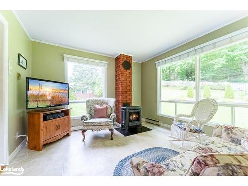 15 Wilshier Boulevard, Bracebridge, ON - Indoor Photo Showing Other Room